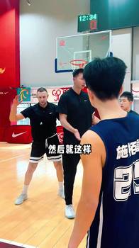 内线技巧看过来！ 联哥亲自示范内线卡位要球！